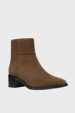 clarks wren top walnut suede 1